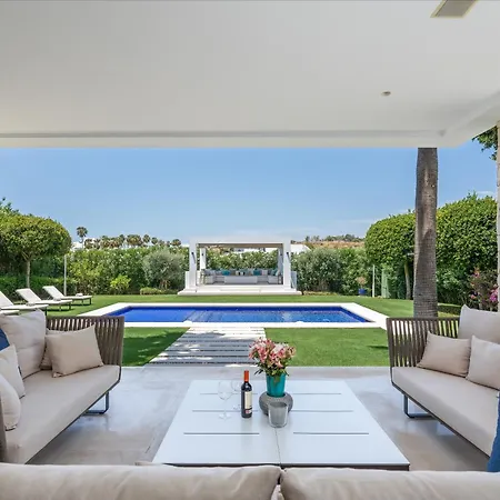 Eva Olivos Nueva Andalucia Villa