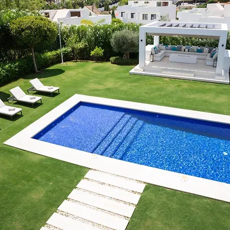 Eva Olivos Nueva Andalucia Villa